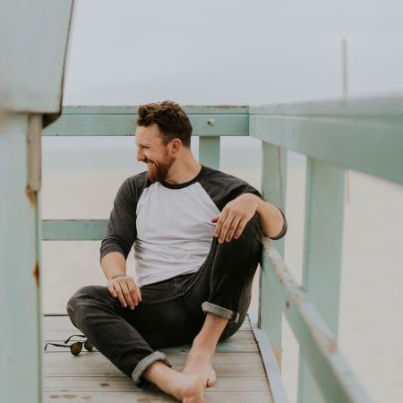 uomo che fa sesso gay, e pensa a come incontrare gay nella sua città tramite dating app, miglior mr gay italia del 2019, riviste e guide gay