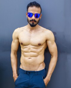 uomo che pensa a discriminazione gay, omofobia saggio breve e tema, discorsi su cosa vuol dire omofobia e omofobi vari