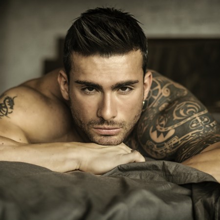 uomo che legge racconti erotici gratis bisex, racconti erotici mogli amatoriali