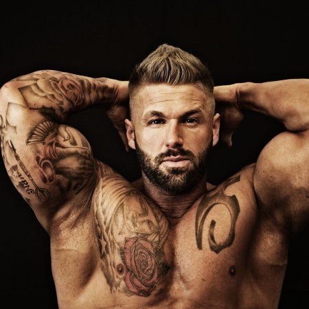 bodybuilder che pensa se perdonare un tradimento oppure no, tradimenti si o no frasi